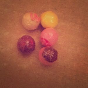 This are Bath bombs they smell really good